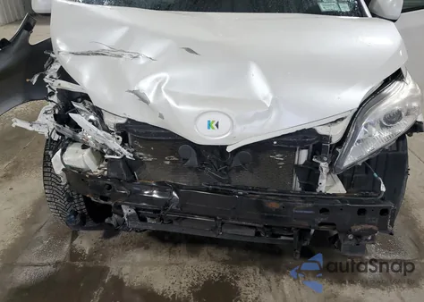 2015 Toyota Sienna Xle z USA, uszkodzony, nr VIN 5TDDK3DC1FS099757